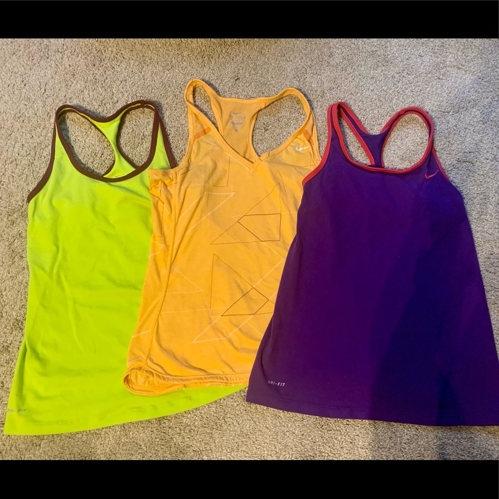 Women’s Nike running tanks size small EUC